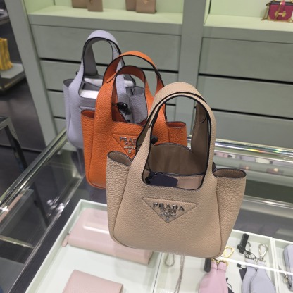 100%直営店買付!【PRADA】レザーミニハンドバック 1BA349 2DKV