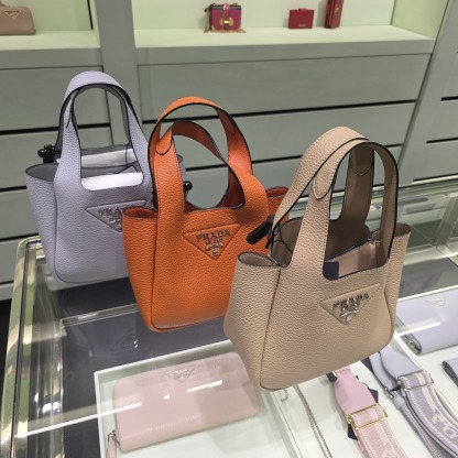 100%直営店買付!【PRADA】レザーミニハンドバック 1BA349 2DKV