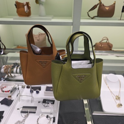 100%直営店買付!【PRADA】レザーミニハンドバック 1BA349 2DKV