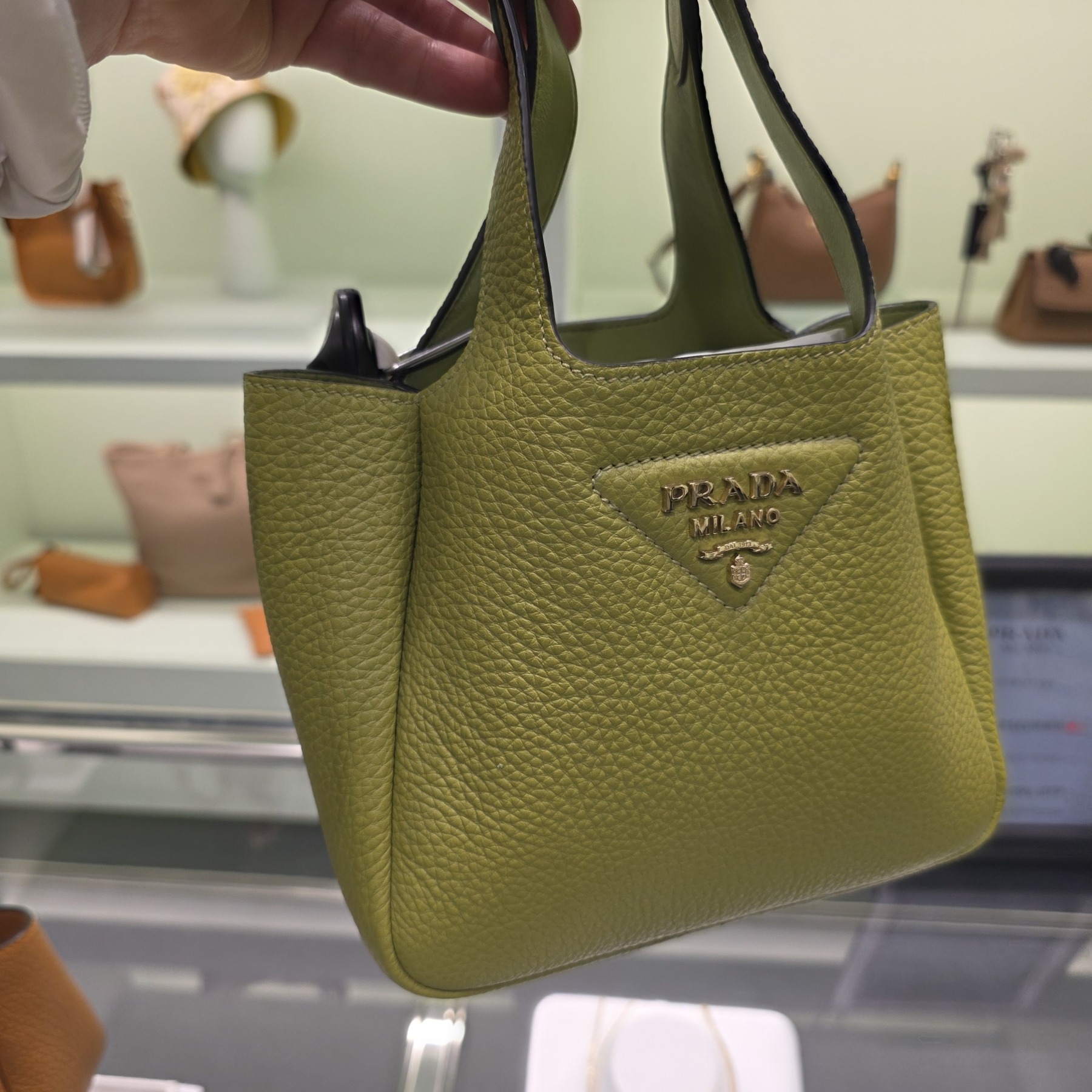 100%直営店買付!【PRADA】レザーミニハンドバック 1BA349 2DKV