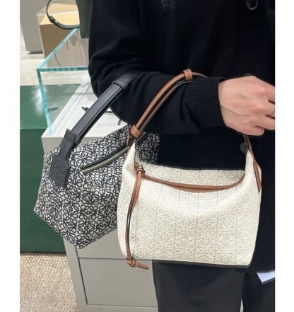 【VIPセールで奇跡！】LOEWE（ロエベ）キュービバック