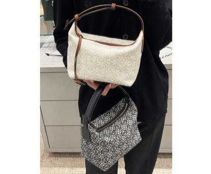 【VIPセールで奇跡！】LOEWE（ロエベ）キュービバック