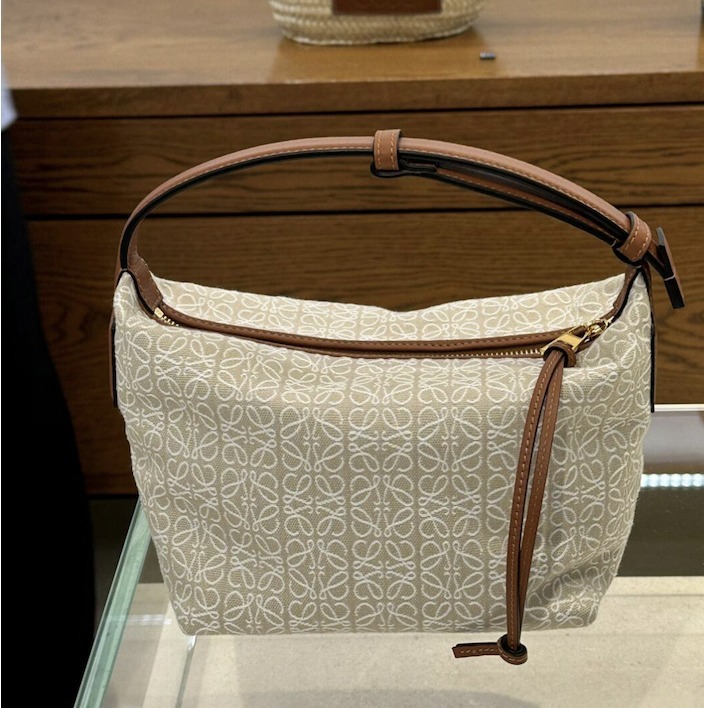 【VIPセールで奇跡！】LOEWE（ロエベ）キュービバック