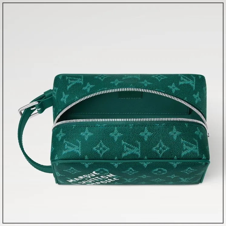 《セカンドバッグにも☆》LV ロッカー ドップキット肉球チャーム