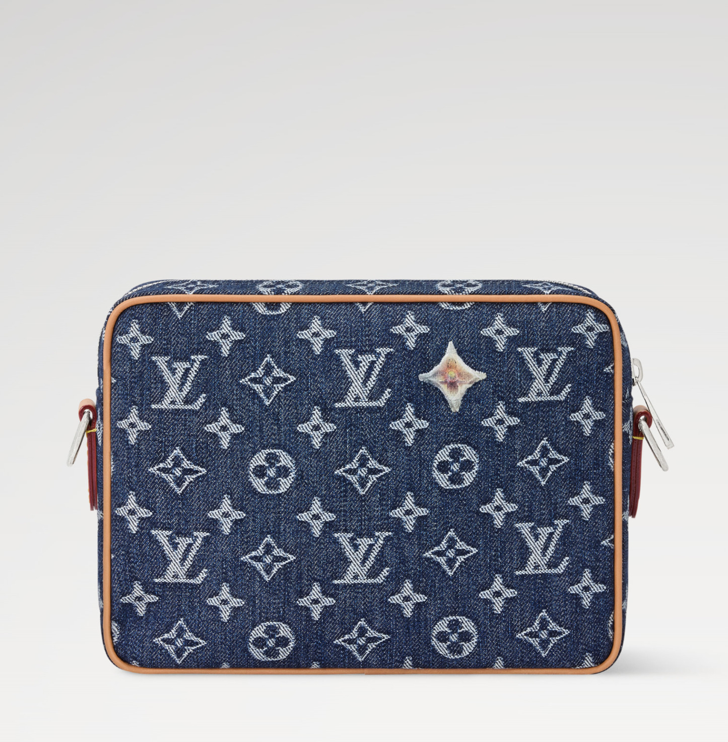 どんな装いにも馴染む【Louis Vuitton】ナイル