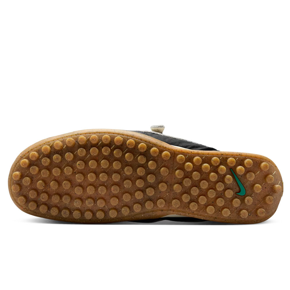【Nike x Jacquemus】Moon Shoe SP Off Noir Cashmere リサ着用