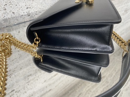 CELINE 【入手困難】☆TRIOMPHE☆ チェーンウォレット★ 全色