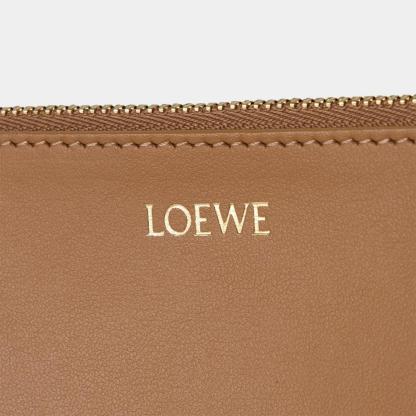 LOEWE パズルフォルド ポーチ（シャイニーナパカーフ）
