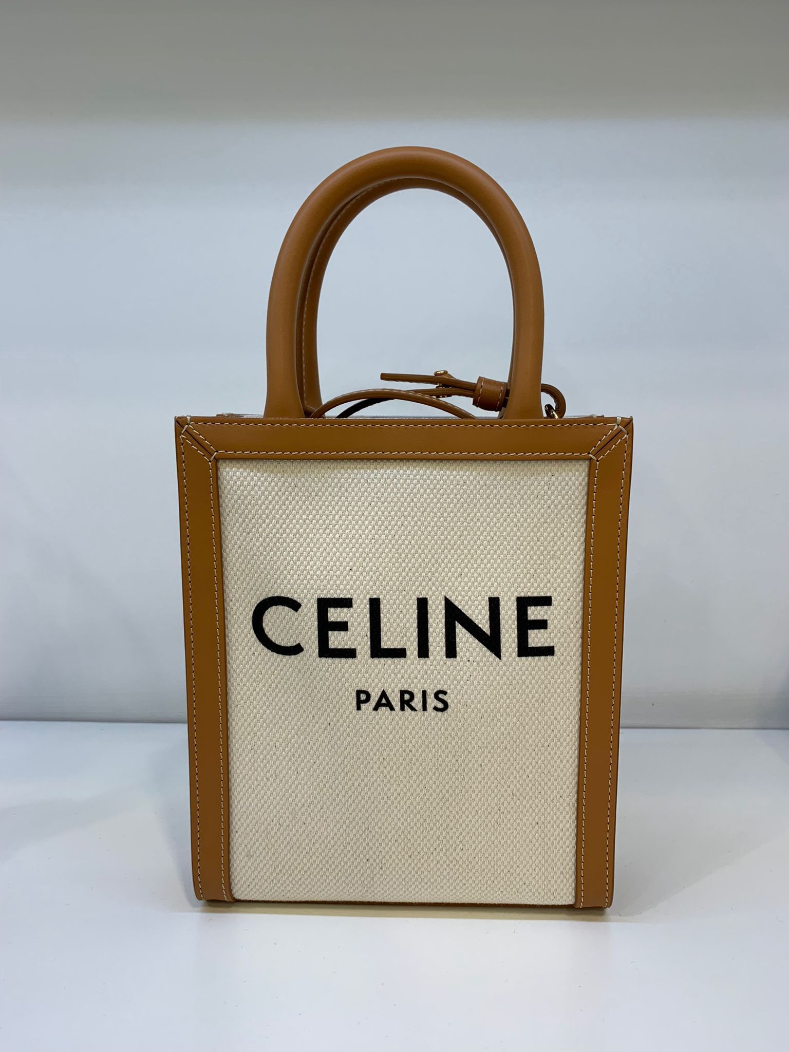 【CELINE直営】セール！ヴァーティカルカバ 早い者勝ち！