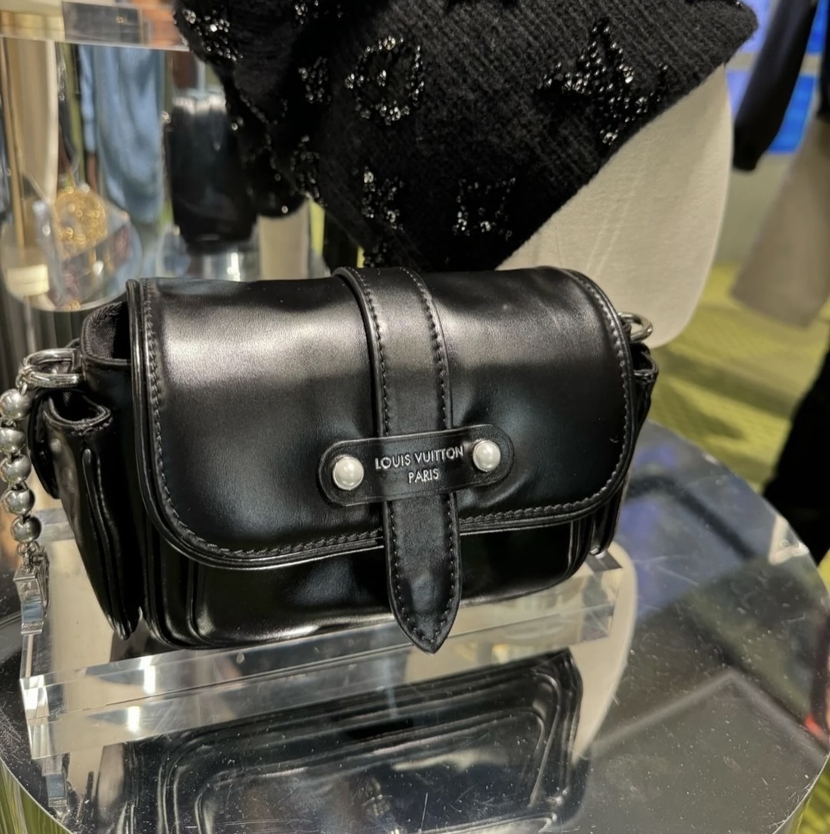 【男女問わず◎】LouisVuitton カーゴ ウェアラブル ウォレット