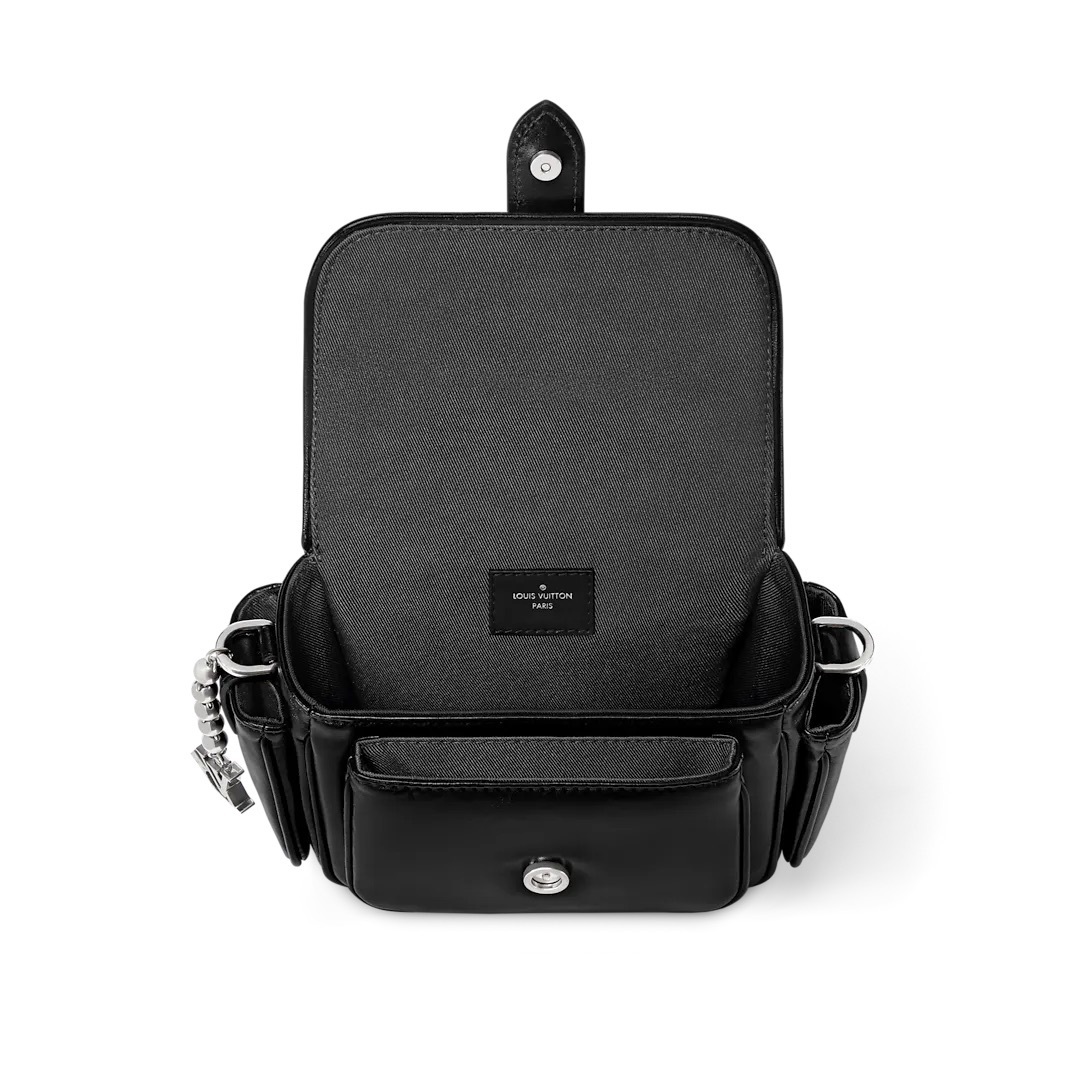 【男女問わず◎】LouisVuitton カーゴ ウェアラブル ウォレット