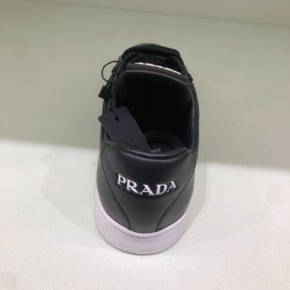 6万取引突破★UPS速達便利用！【PRADA】2EG400 3ON8_スニーカー