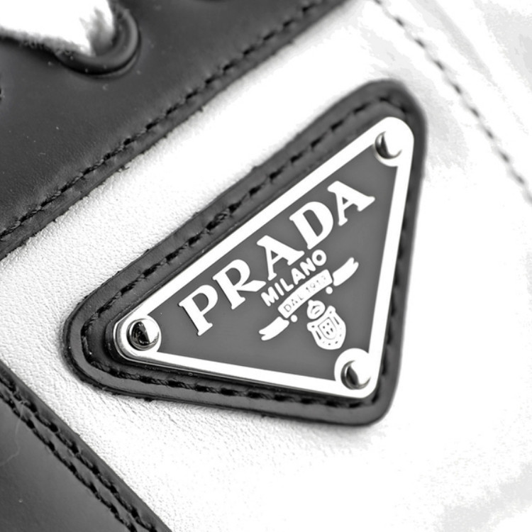 ♦PRADA♦メンズ スニーカー☆正規品・安全発送☆