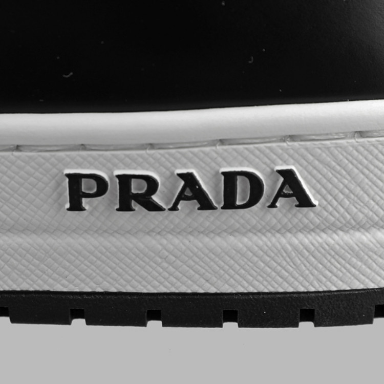 ♦PRADA♦メンズ スニーカー☆正規品・安全発送☆