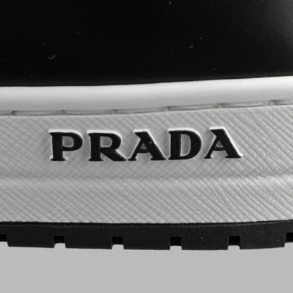 ♦PRADA♦メンズ スニーカー☆正規品・安全発送☆