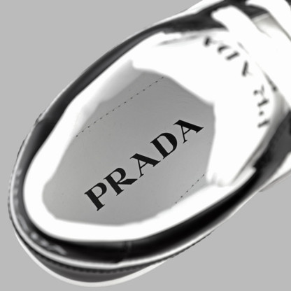 ♦PRADA♦メンズ スニーカー☆正規品・安全発送☆