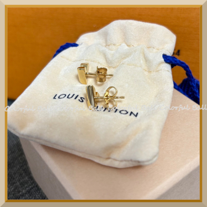 国内即発LouisVuittonスタッズ イヤリング・エセンシャルVメンズ