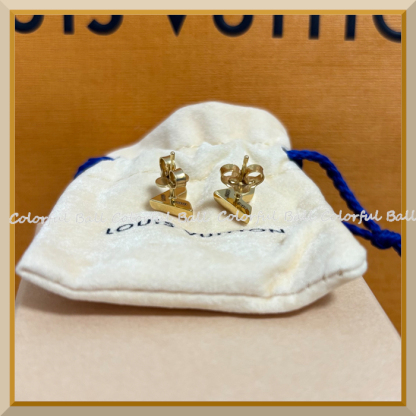 国内即発LouisVuittonスタッズ イヤリング・エセンシャルVメンズ
