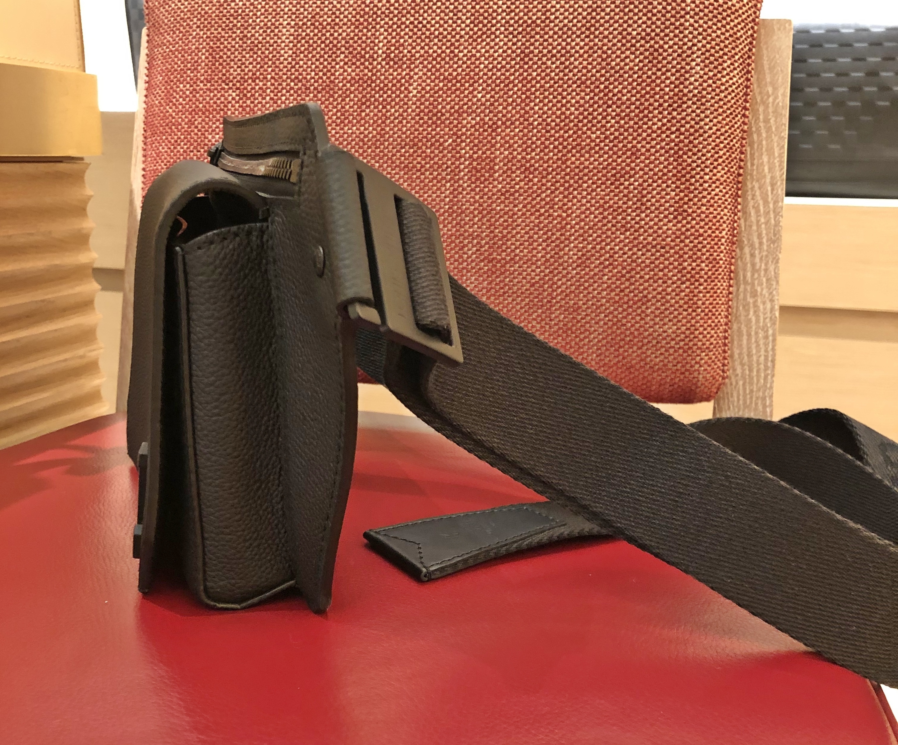 ルイヴィトン★最新作 バムバッグ NV★M57081・関税込み