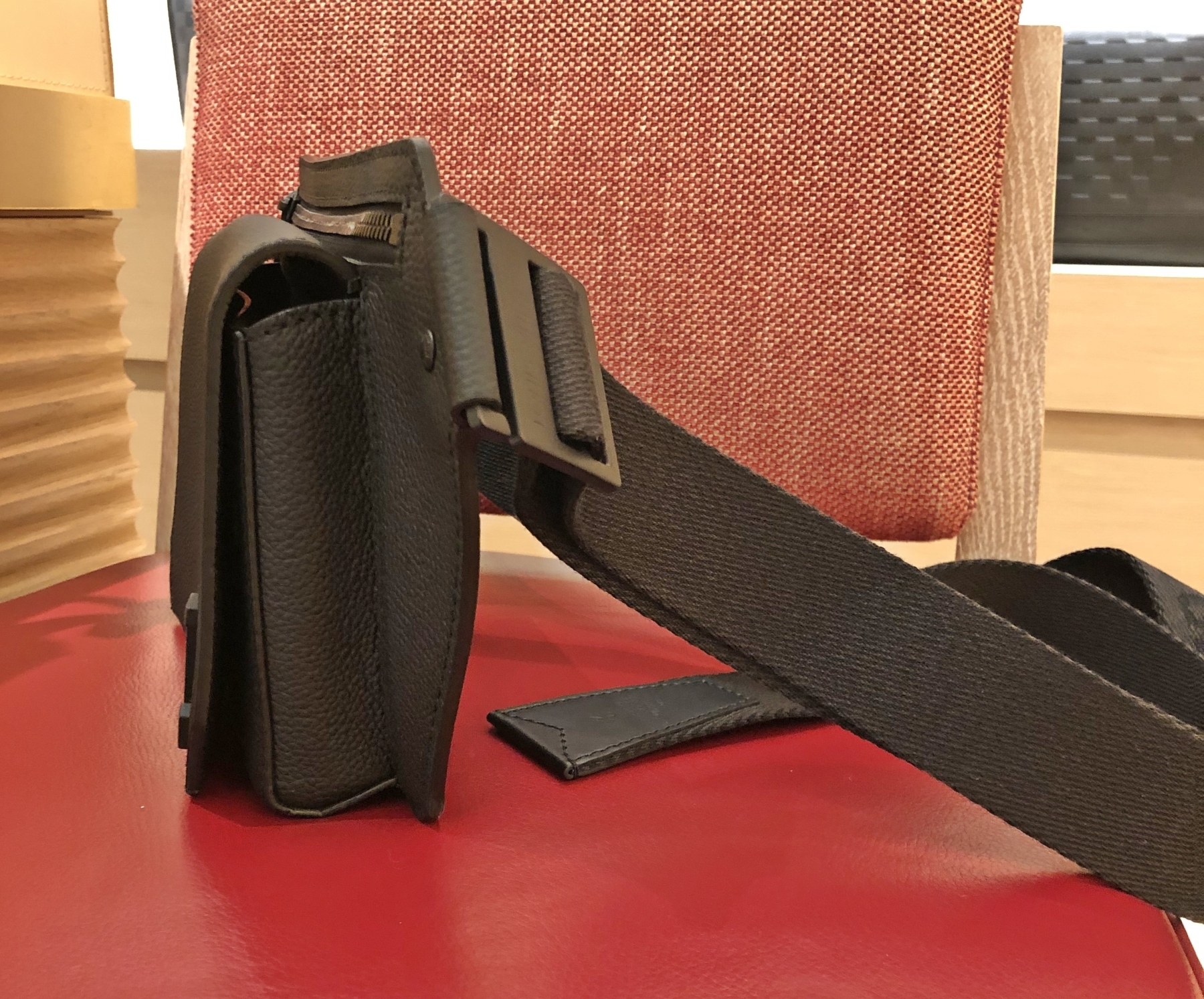 ルイヴィトン★最新作 バムバッグ NV★M57081・関税込み