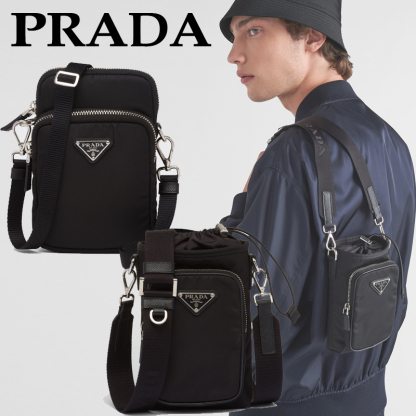 国内直営 **PRADA**　ナイロン スマートフォンケース