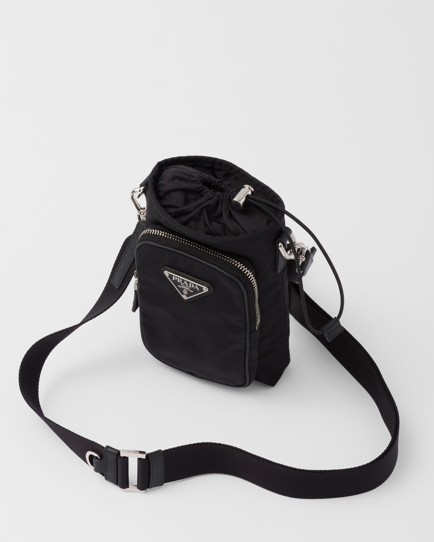 国内直営 **PRADA**　ナイロン スマートフォンケース