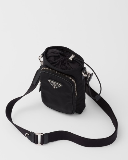 国内直営 **PRADA**　ナイロン スマートフォンケース