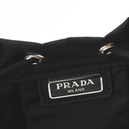 PRADA ナイロン 巾着ポーチ 三角ロゴ 1NA369