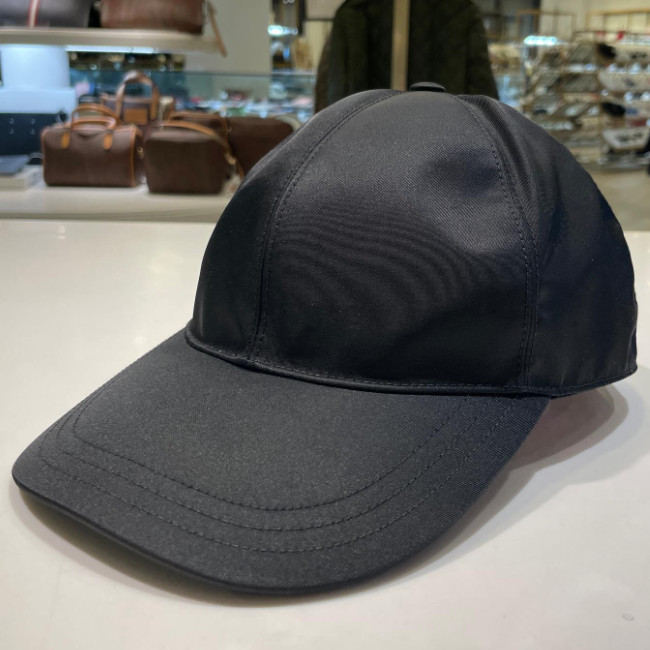 ★PRADA★ユニセックス キャップ☆正規品・安全発送☆