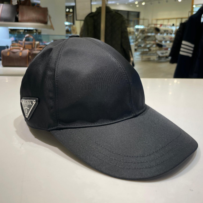 ★PRADA★ユニセックス キャップ☆正規品・安全発送☆
