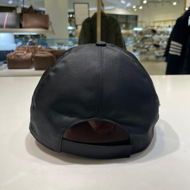 ★PRADA★ユニセックス キャップ☆正規品・安全発送☆