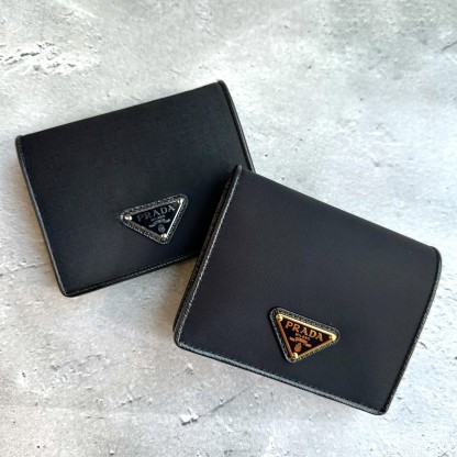 PRADA ナイロンxサファイアーノ 二折り財布 トライアングルロゴ