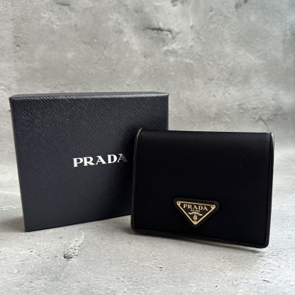 PRADA ナイロンxサファイアーノ 二折り財布 トライアングルロゴ