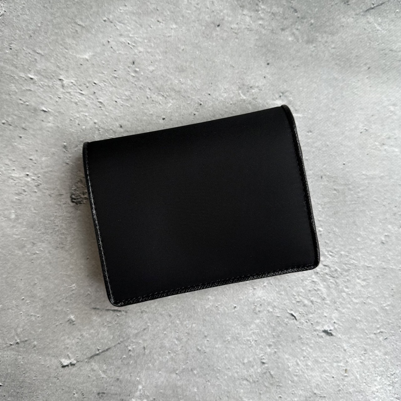 PRADA ナイロンxサファイアーノ 二折り財布 トライアングルロゴ