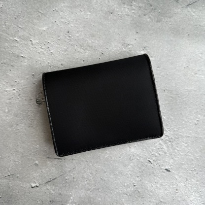 PRADA ナイロンxサファイアーノ 二折り財布 トライアングルロゴ