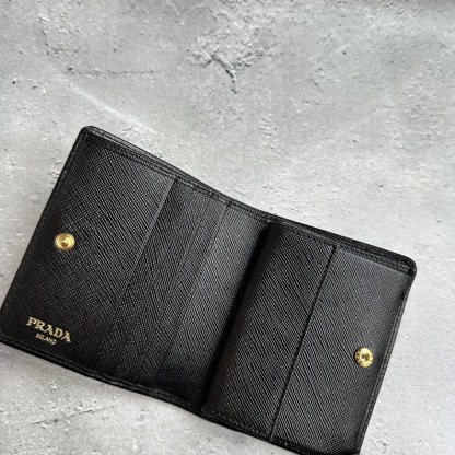 PRADA ナイロンxサファイアーノ 二折り財布 トライアングルロゴ