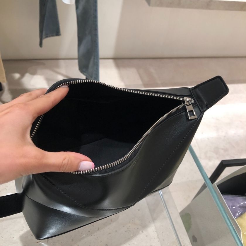 6万取引突破★UPS速達便利用【LOEWE】C510WBPX01_クラッチバッグ