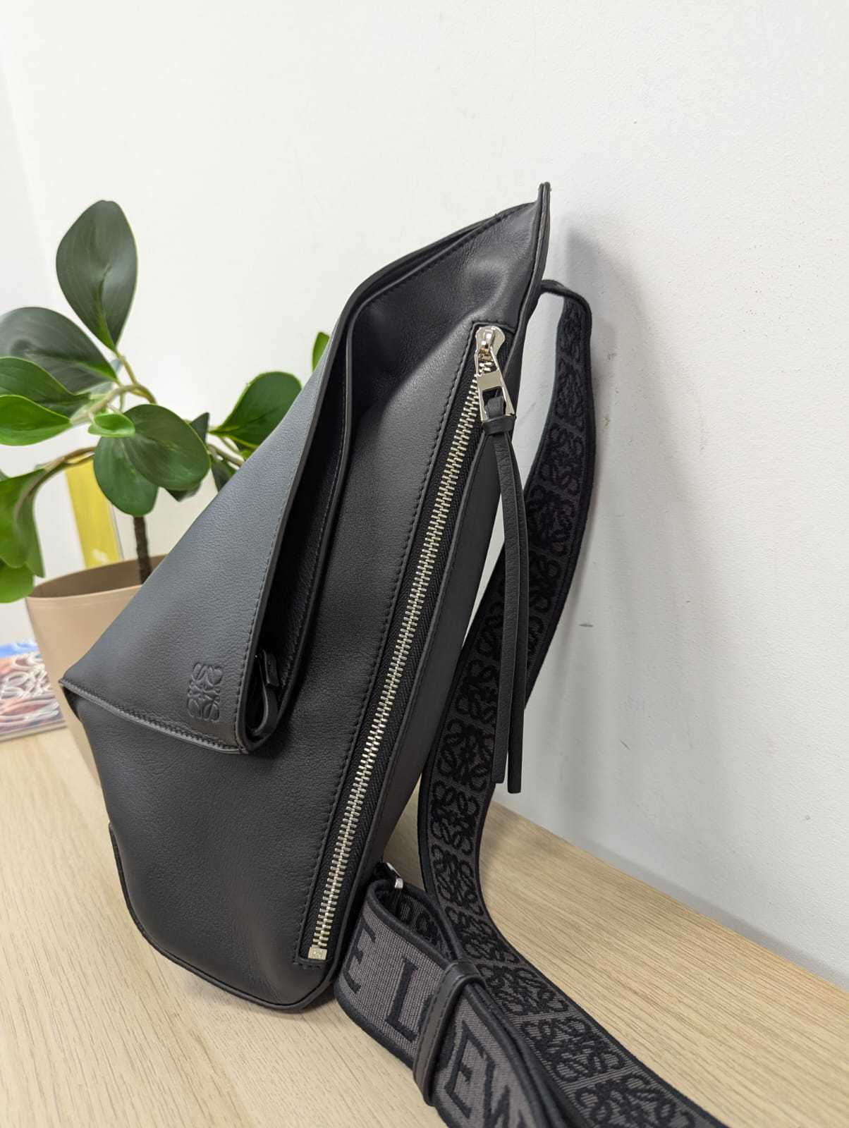 6万取引突破★UPS速達便！【LOEWE】B511A09X10_ショルダーバッグ