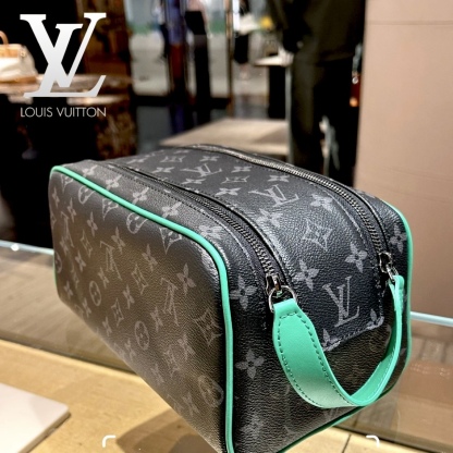 クール☆実用的【LOUIS VUITTON】ドップ キット クラッチバッグ