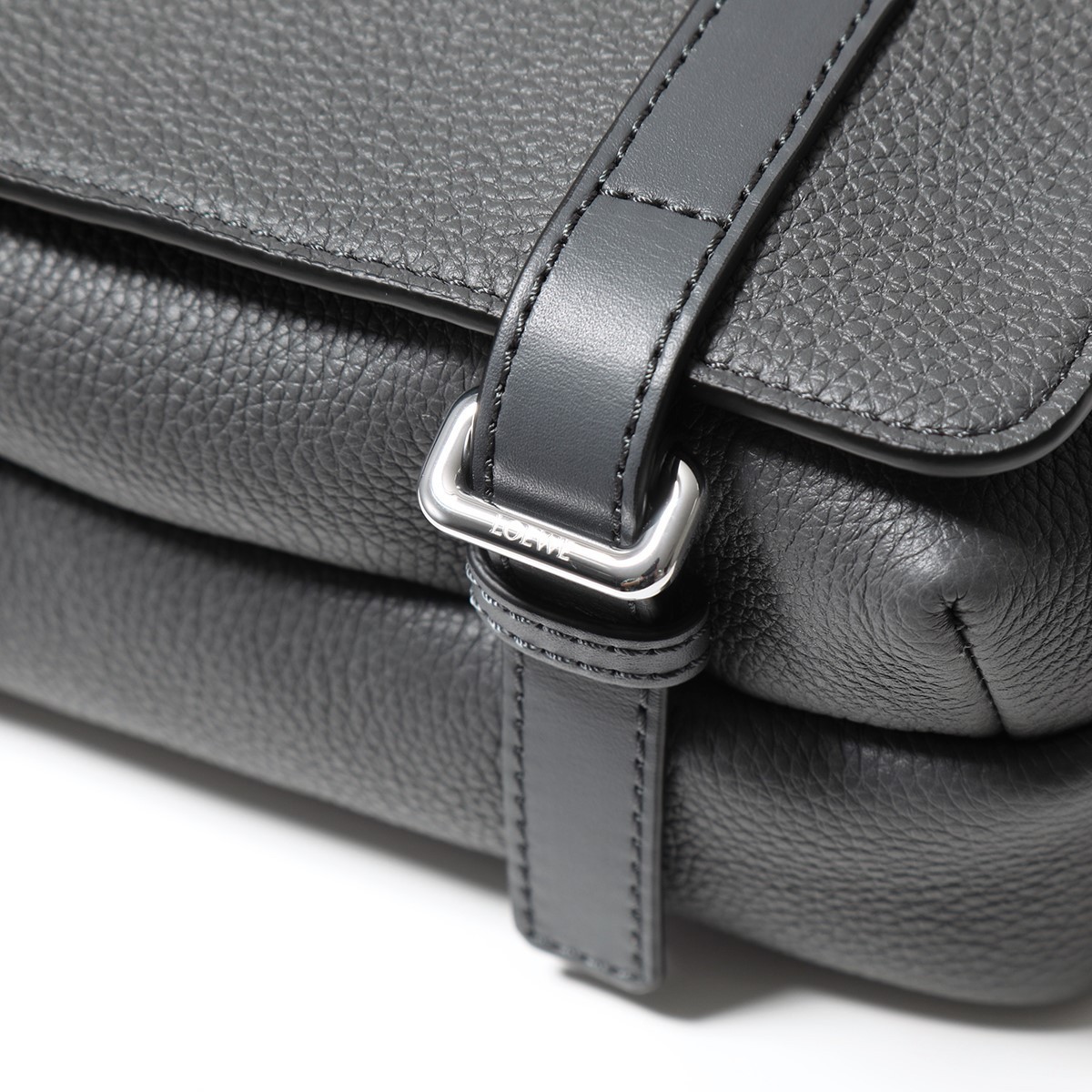 LOEWE バッグ MILITARY MESSENGE ミリタリー B553A72X22