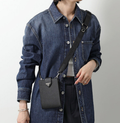 関送込! PRADA★フォンケース レザー ショルダーバッグ 2ZH179