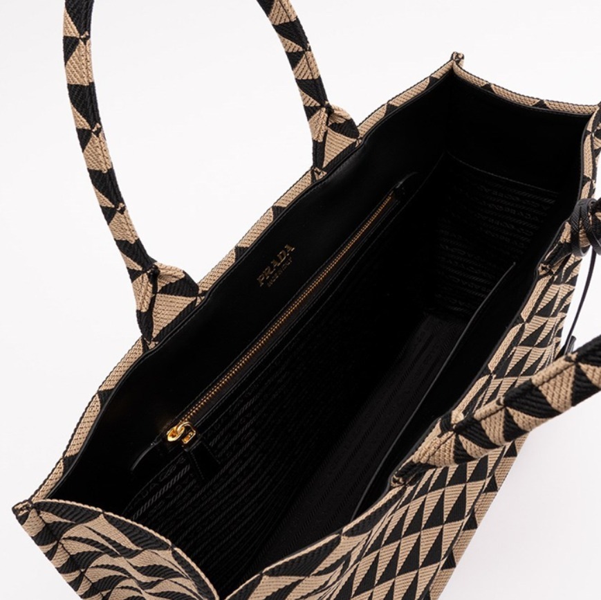 ☆人気☆【PRADA】☆シンボル エンブロイダリー トートバッ.グ☆