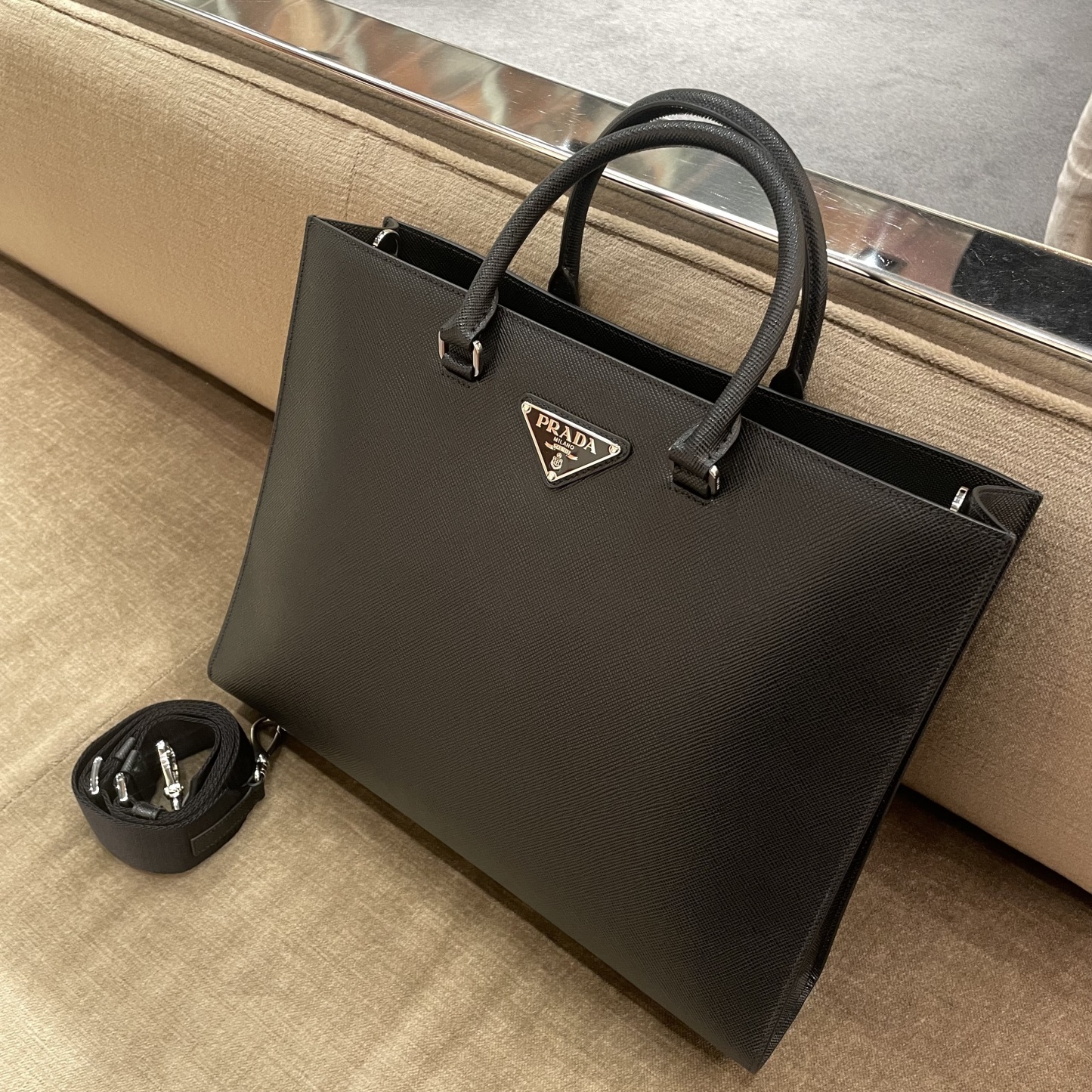 PRADA☆DHL発送♪ サフィアーノショッピングトート☆2VG101