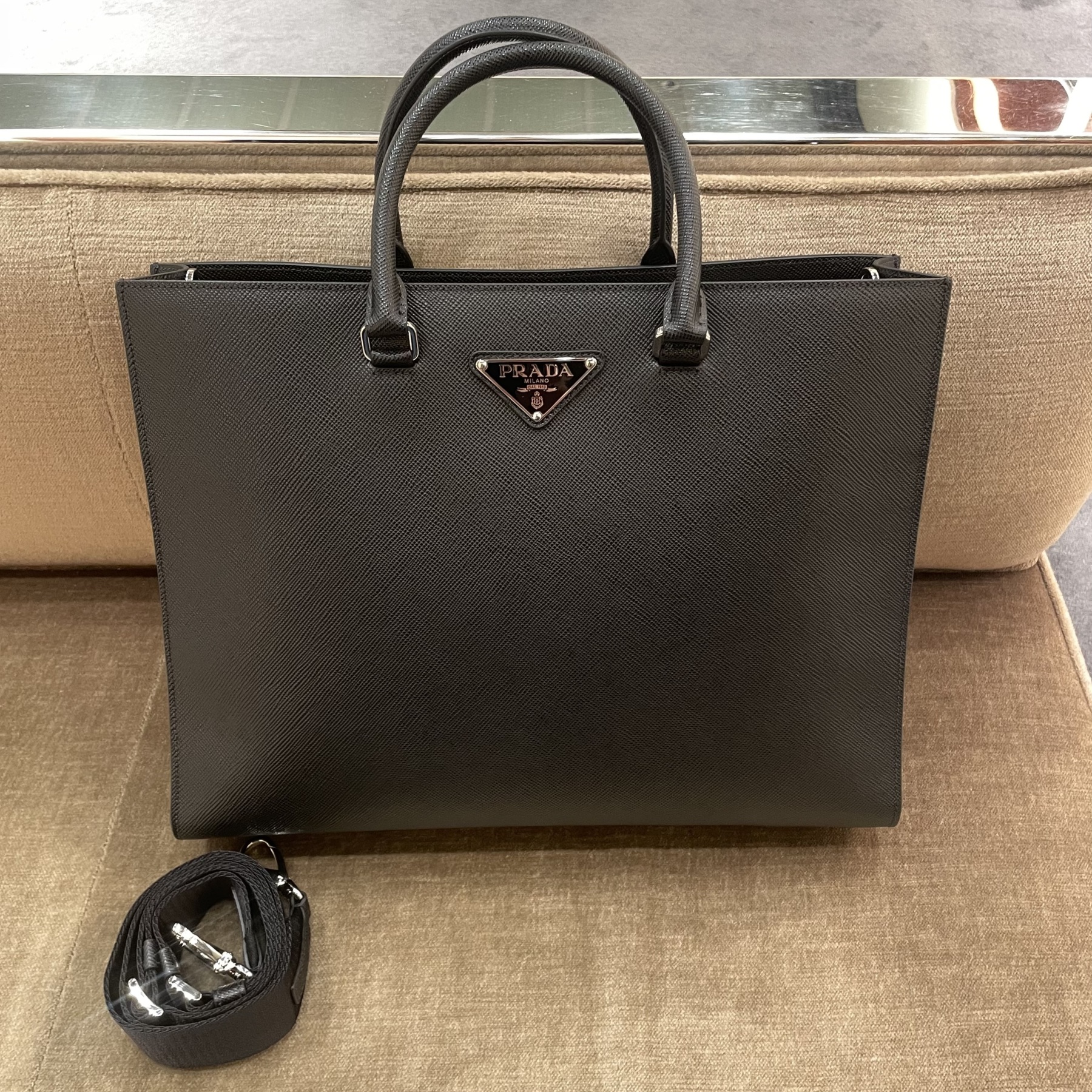 PRADA☆DHL発送♪ サフィアーノショッピングトート☆2VG101