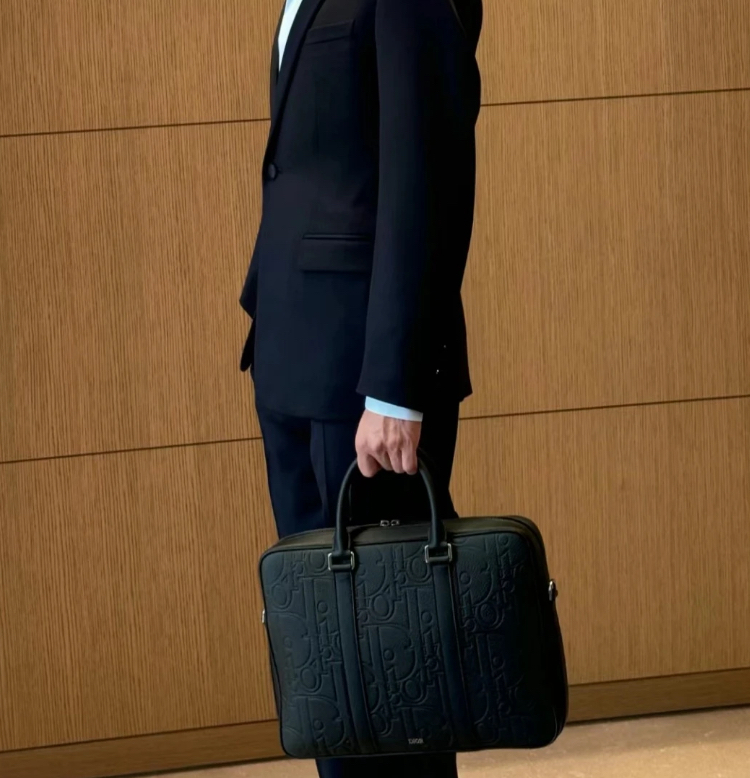 《ビジネスに♡》DIOR ジップ ブリーフケース