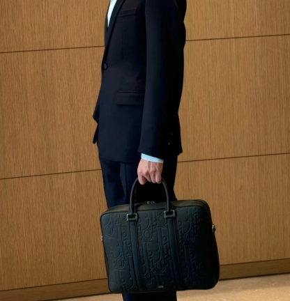 《ビジネスに♡》DIOR ジップ ブリーフケース