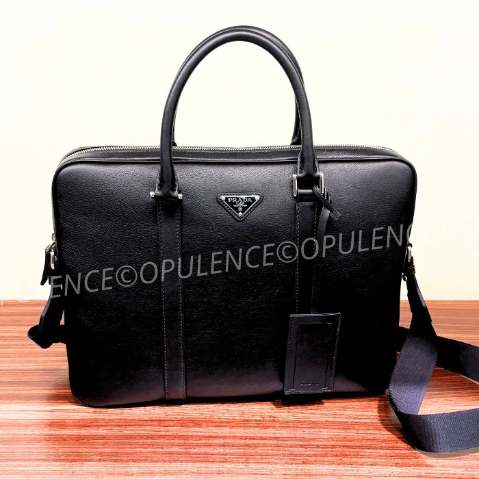 PRADA プラダロゴ レザー ブリーフケース ビジネスバッグ 2VE368