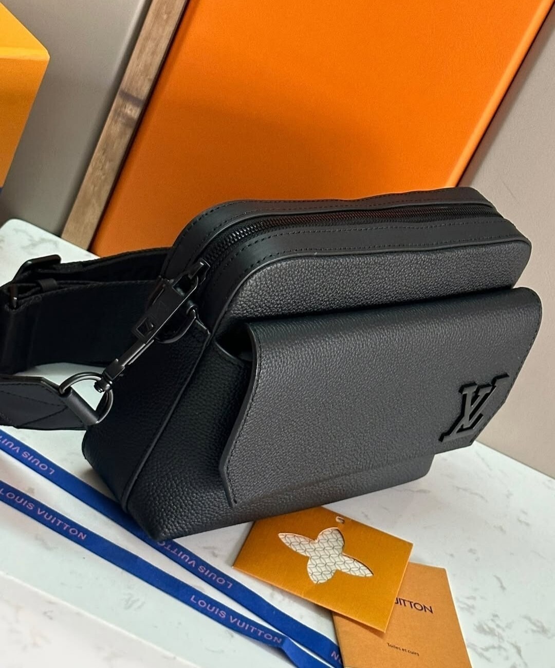 【クールで男らしい】LOUIS VUITTON★ショルダーバック