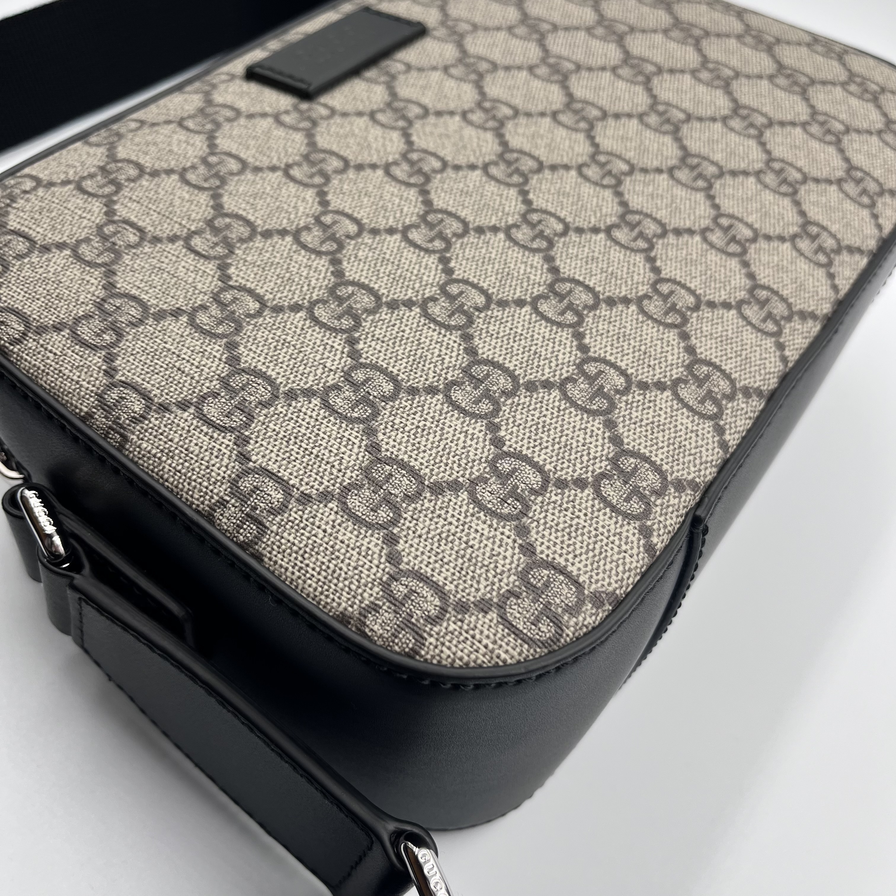 限定セール★グッチGGスプリーム ショルダーバッグ カメラ779880