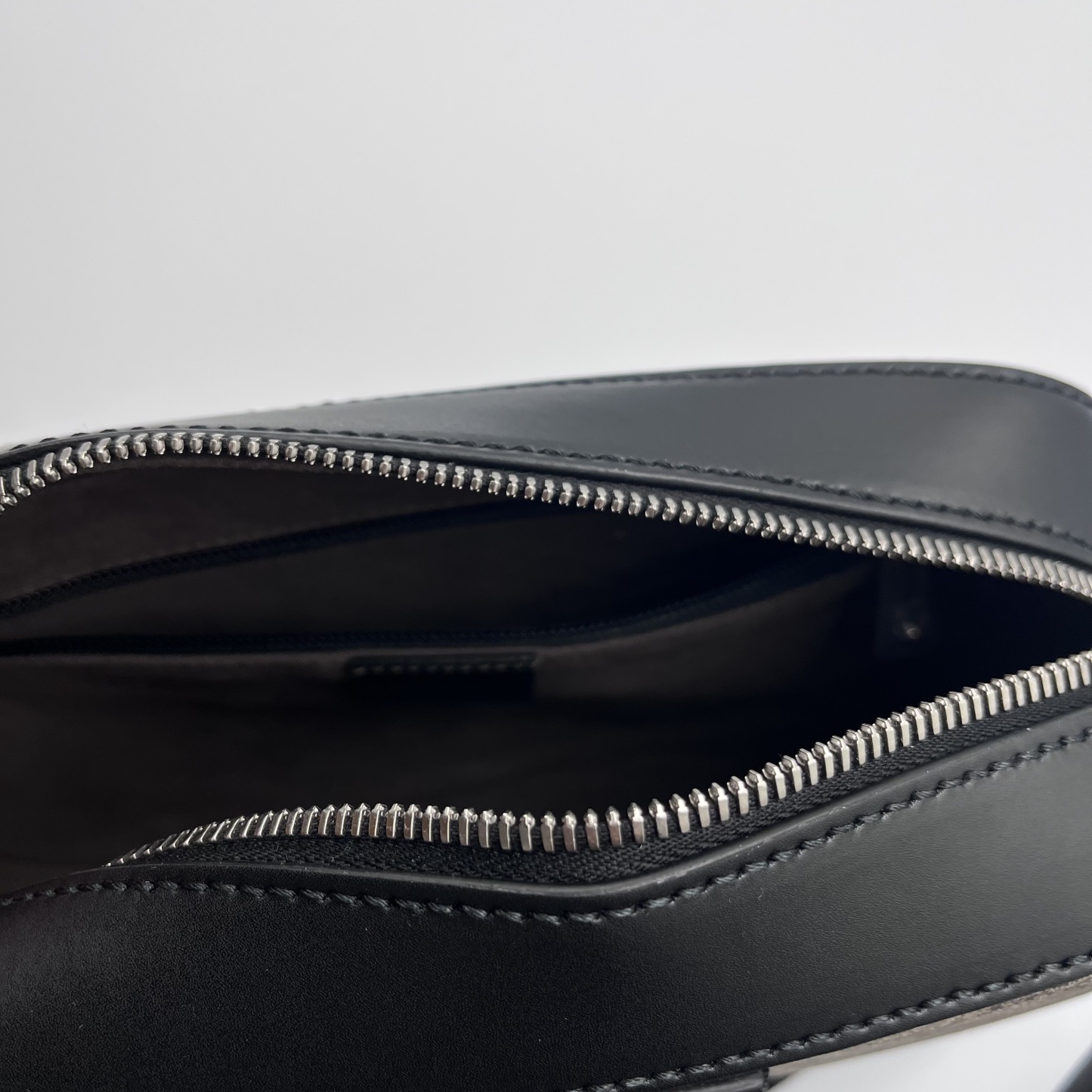 限定セール★グッチGGスプリーム ショルダーバッグ カメラ779880